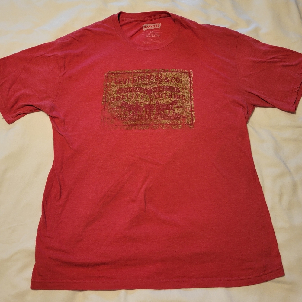 Levi's Men's Red Short Sleeve Crewneck Distressed Logo Graphics